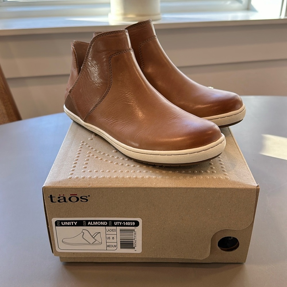 Taps Unity Almond Leather Ankle Boots 8 Booties Brand New $188